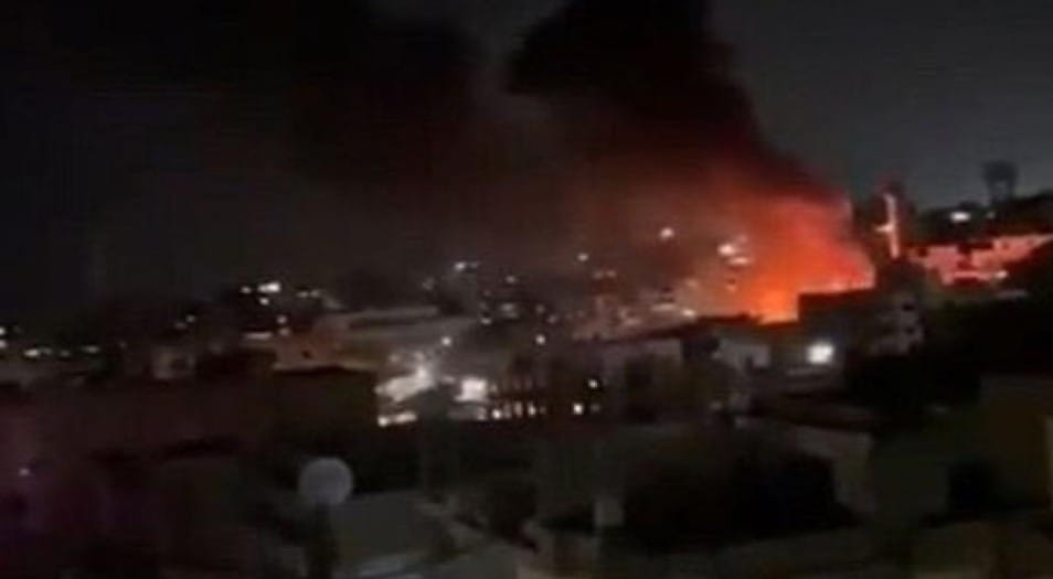 Iran, attacco con i droni a una fabbrica militare a Isfahan.
