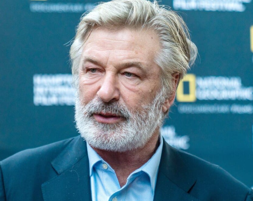 Alec Baldwin incriminato formalmente di omicidio per la morte sul set di Halyna Hutchins