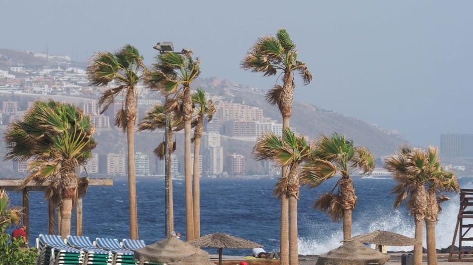 Allerta gialla alle Canarie: colpite tutte le isoleIl forte vento e le onde ci costringono a prendere precauzioni estreme.