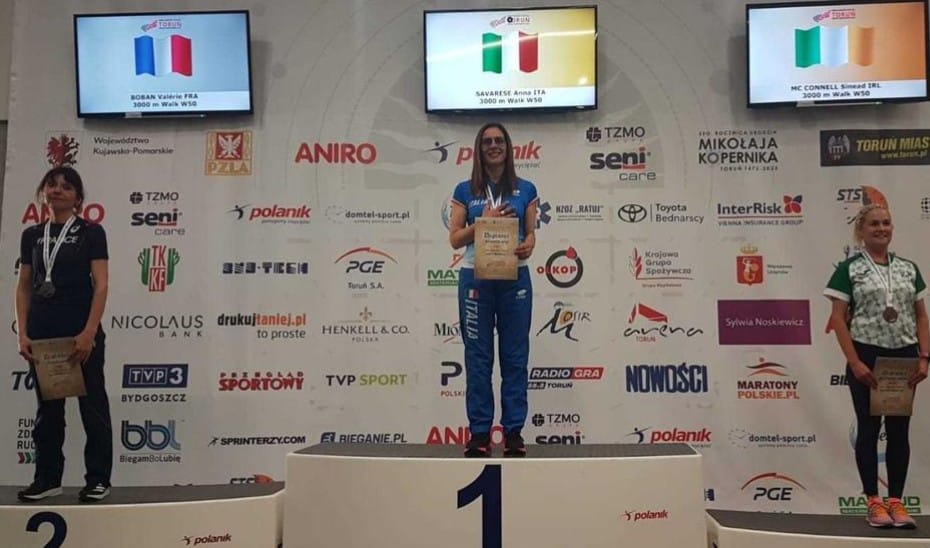 Dopo 20 anni riprende ad allenarsi, Anna Savarese campionessa mondiale di marcia a 52 anni