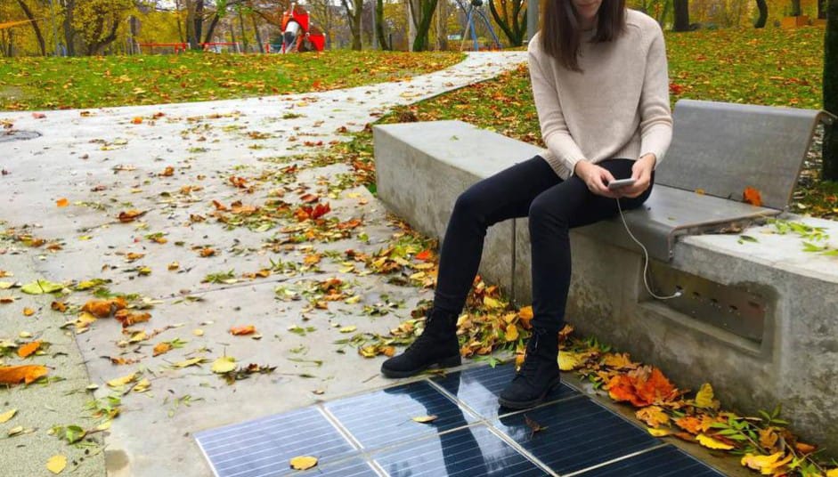 Il pavimento “solare” fatto con materiali riciclati che accumula energia