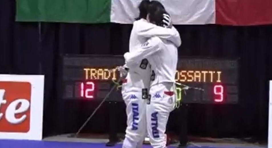 Scherma e fair play, l’avversaria si fa male ma lei rinuncia alla vittoria: “L’amicizia vale di più”