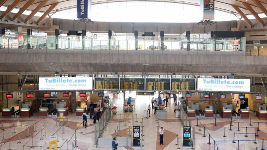Si è recato all’aeroporto di Tenerife Norte per avvertire di un falso allarme bomba