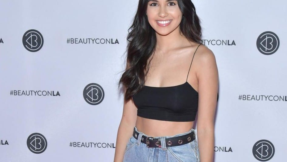 Una influencer ha creato una copia di sé con l’IA: parlarle costa 1 dollaro al minuto