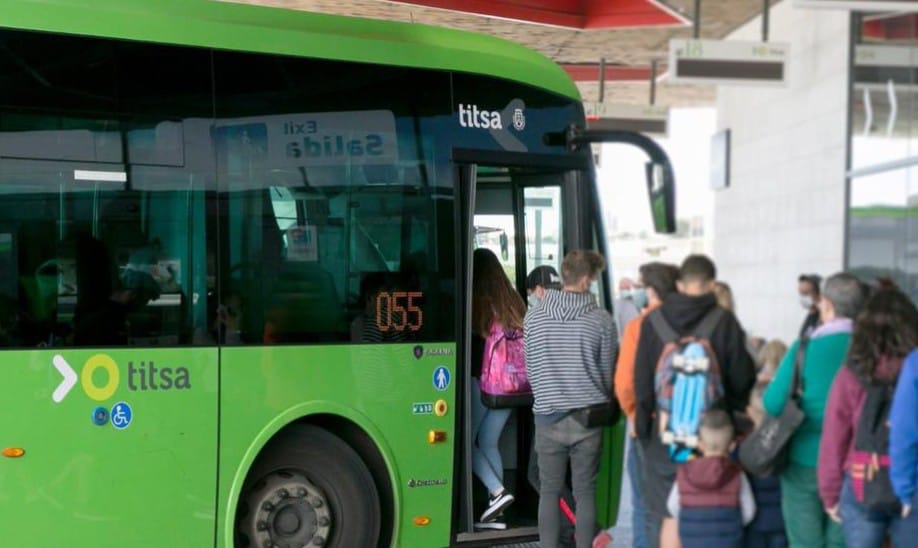 Tra meno di una settimana gli animali domestici potranno salire sugli autobus e sui tram di Tenerife: chiedono chiarimenti sulle modalità.