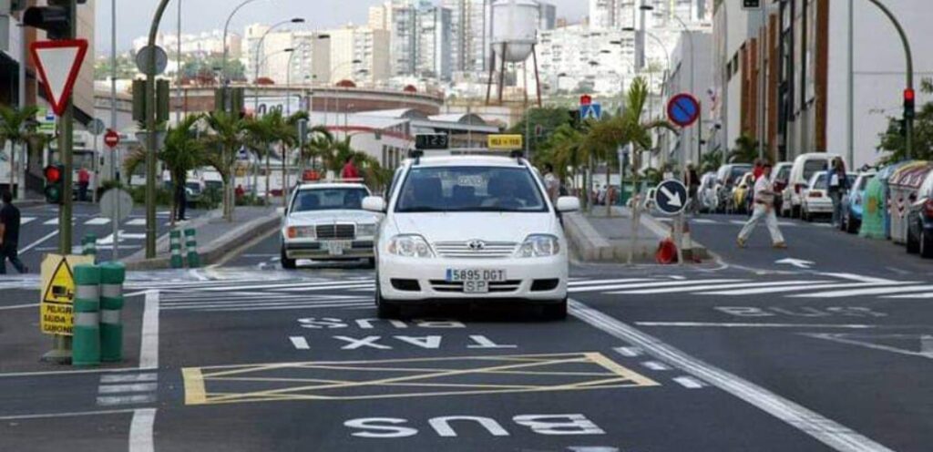Nei taxi di Santa Cruz è vietata la pubblicità sessista, razzista o discriminatoria