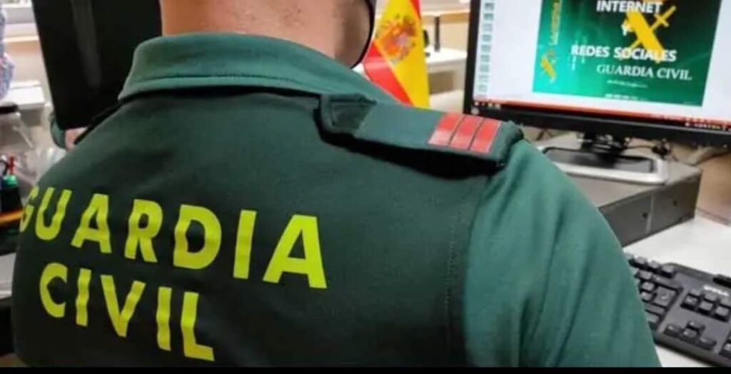 La Guardia Civil sta conducendo un’indagine in relazione al presunto furto di una somma di 4.500 euro a due persone.