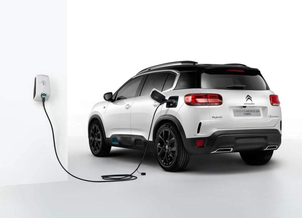 Rischio di incendio nelle batterie delle auto Citroën, DS e Peugeot in Spagna: allarme OCU.
