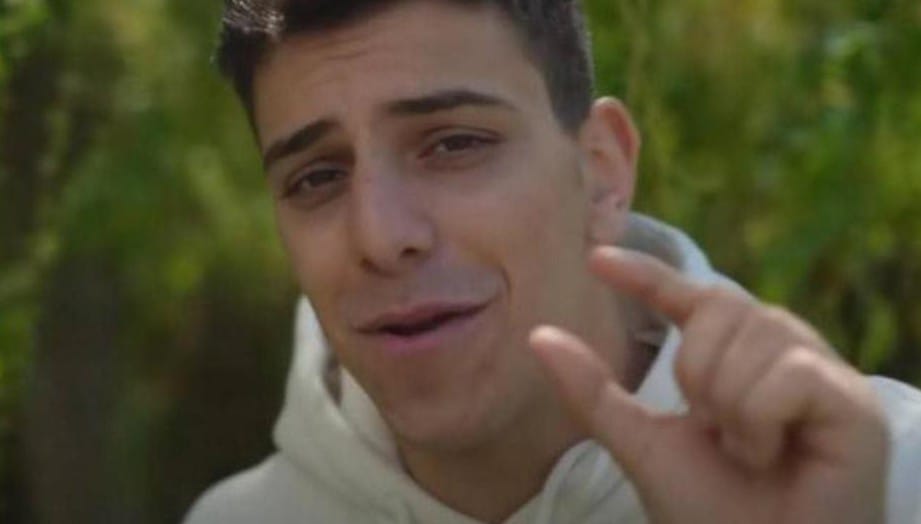 Di Pietro potrebbe fuggire all’estero e contattare gli amici con pc e tablet”: gli arresti domiciliari senza connessione dello youtuber