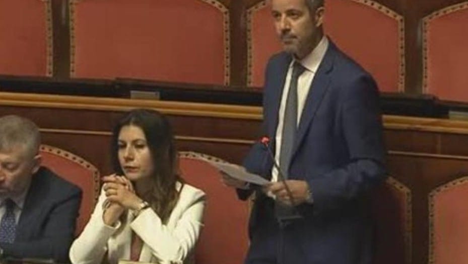 Il discorso di Lombardo (Azione) in Senato scritto da Chat Gpt: “Una provocazione per mettere in guardia sui rischi per la democrazia”