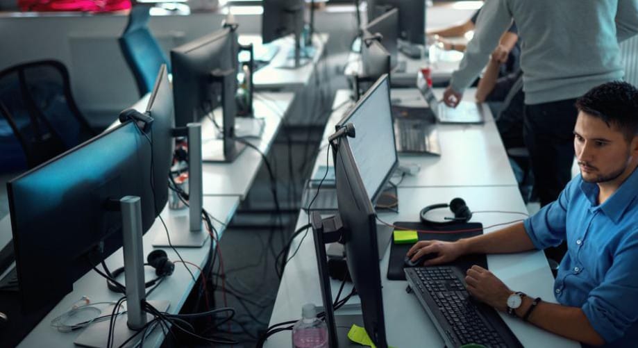 Incominciare a lavorare prima delle 10 del mattino provoca stress e stanchezza