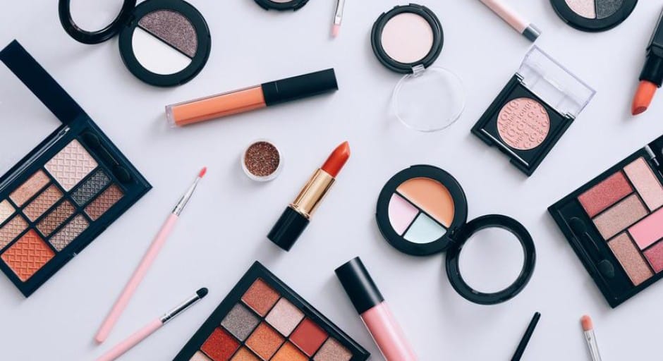 Allarme sanitario in Spagna: ordinato il ritiro immediato di un popolare make-up contenente sostanze vietate