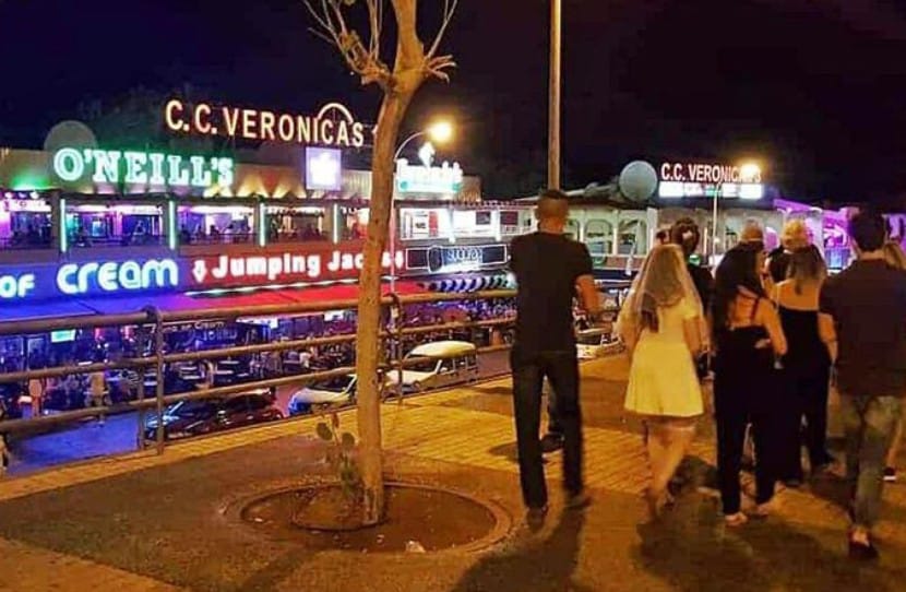 Nell’ambito dell’Operazione Estate, la Polizia Nazionale ha aumentato la sua presenza nelle zone turistiche di Tenerife, con l’obiettivo di fornire una protezione efficace a tutti i cittadini durante la stagione estiva.