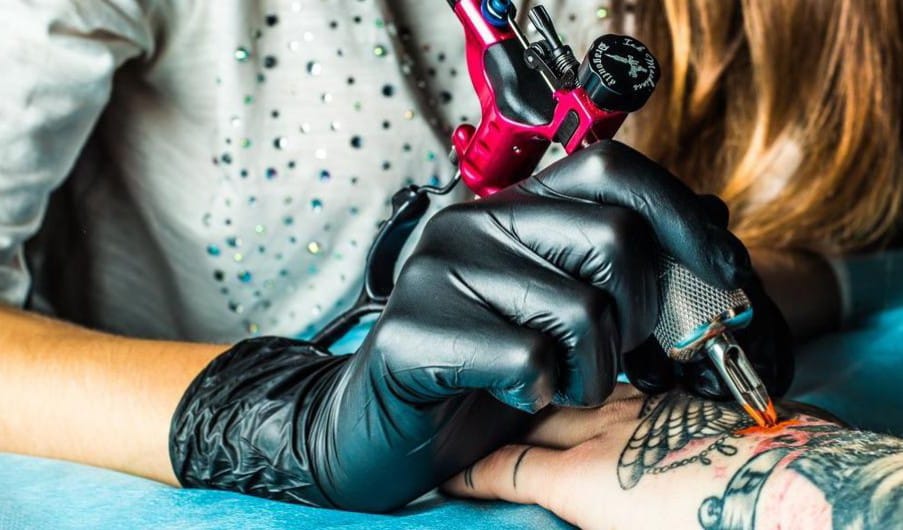 Health richiama gli inchiostri per tatuaggi a causa dell’elevato contenuto di alcol isopropilico