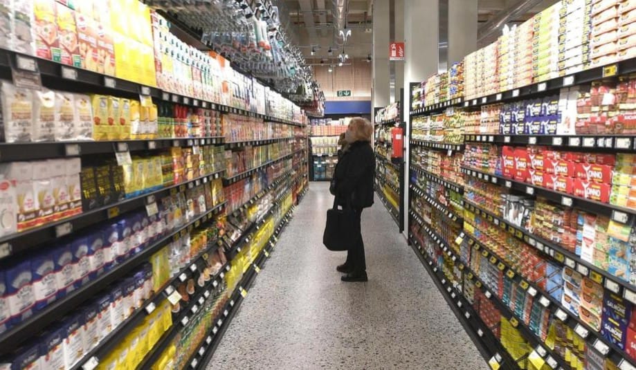 Discount e meno vacanze: gli italiani si scoprono più poveri