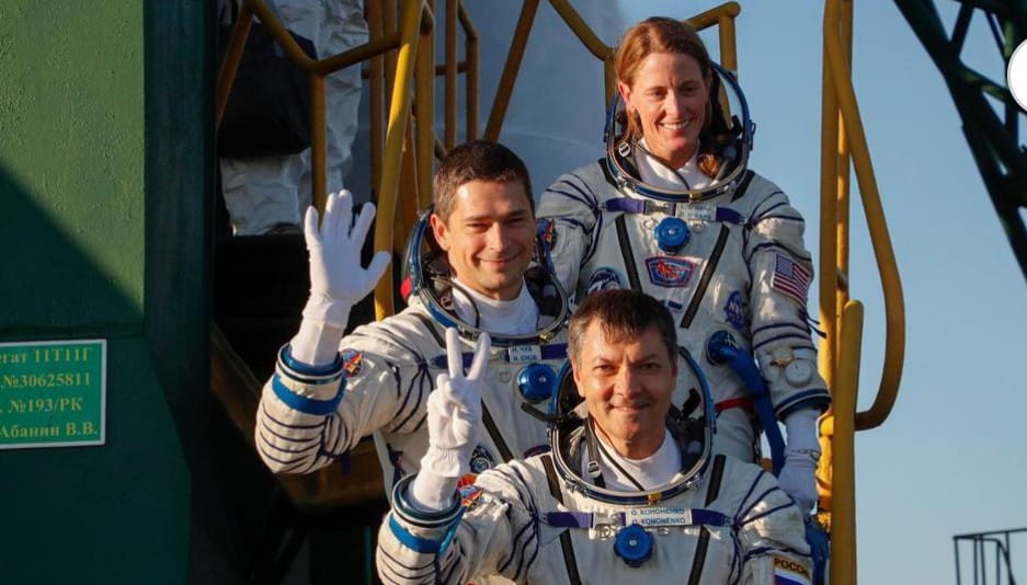 Spazio, astronauta Usa sbarca sull’Iss con due colleghi russi: “A differenza della Terra quassù andiamo d’accordo