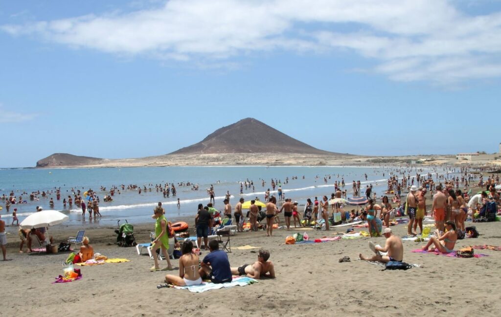 Il Consiglio comunale decreta la chiusura temporanea delle spiagge centrale e Leocadio Machado.
