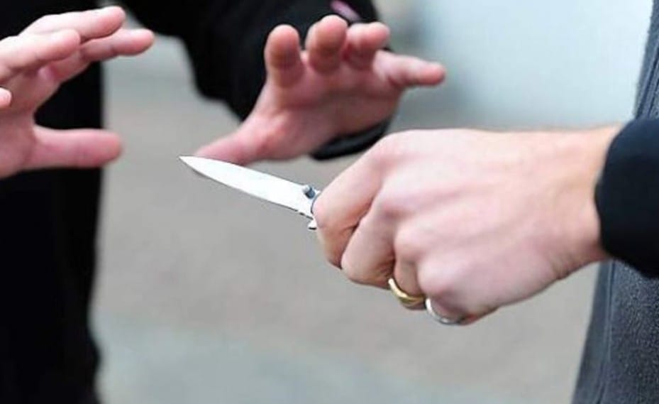 Violenta rissa ad Adeje con due feriti da accoltellamento, uno in gravi condizioni.