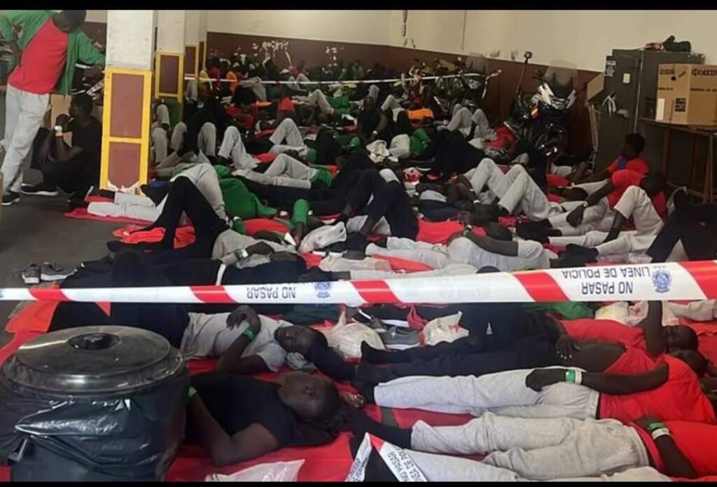Le risorse per i migranti traboccano nelle Isole Canarie a causa di una nuova impennata degli arrivi.