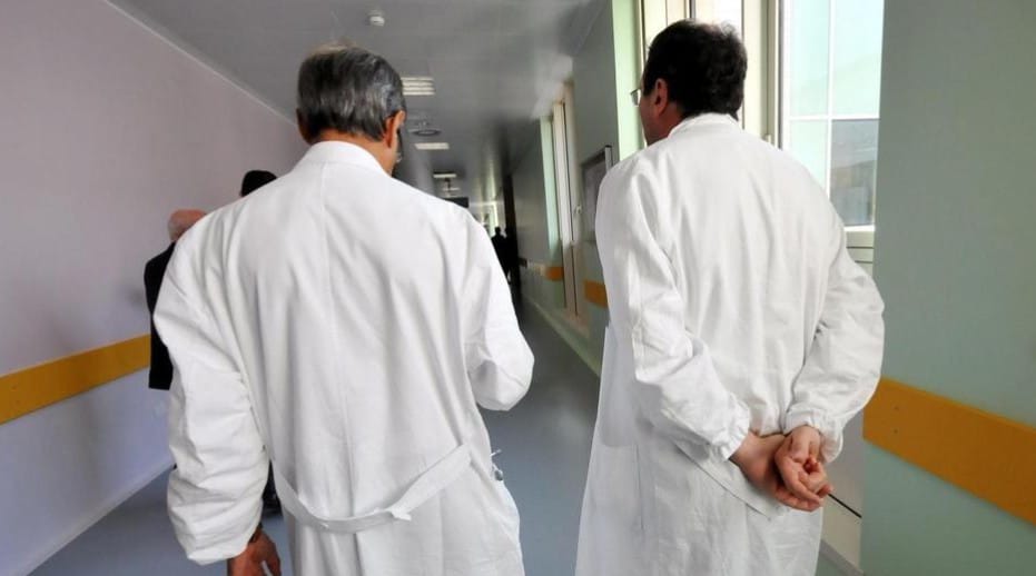 Cinquemila addii, la grande fuga dei medici dagli ospedali