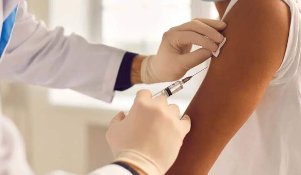 Arriva il vaccino contro il colesterolo: come funziona e quando iniziare a somministrarlo.