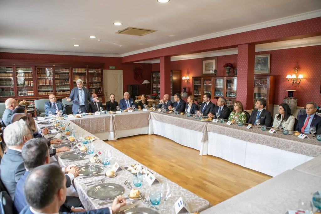 Il sindaco di Adeje: “nel nostro comune convivono persone provenienti da 120 nazioni diverse”