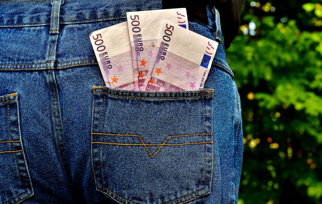 Grecia, cospicui premi in denaro per i cittadini che denunciano gli evasori fiscali