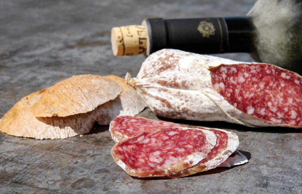 Sostituire la carne processata con frutta secca riduce del 27% i rischi cardiaci