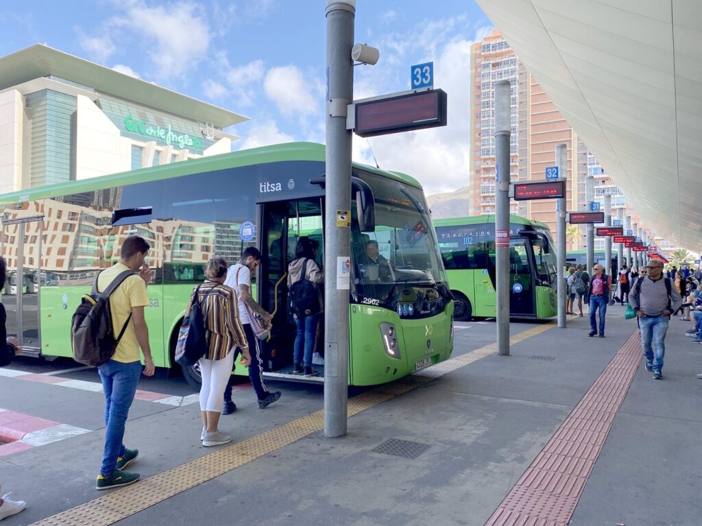 Cresce nelle Canarie del 45,7% il numero di utenti che preferisce l’autobus come mezzo di trasporto