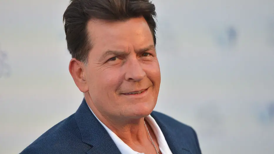 Aggredito all’interno della sua abitazione il famoso attore Charlie Sheen