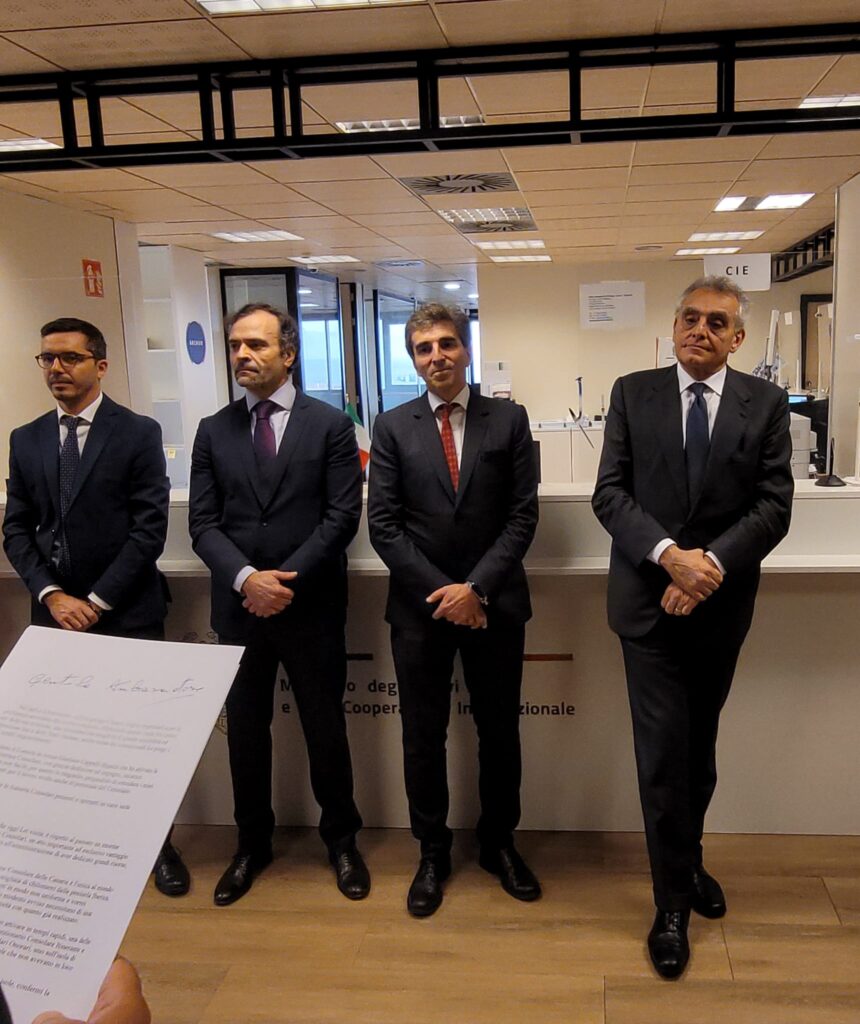 L’Ambasciatore d’Italia in Spagna, Giuseppe Buccino Grimaldi visita il Consolato Italiano di Arona