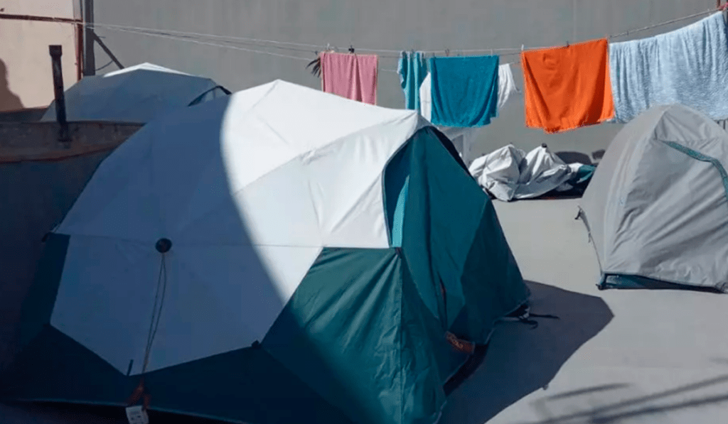 Multa di 15.000 euro per l’affitto di tende da campeggio su un tetto di Santa Cruz