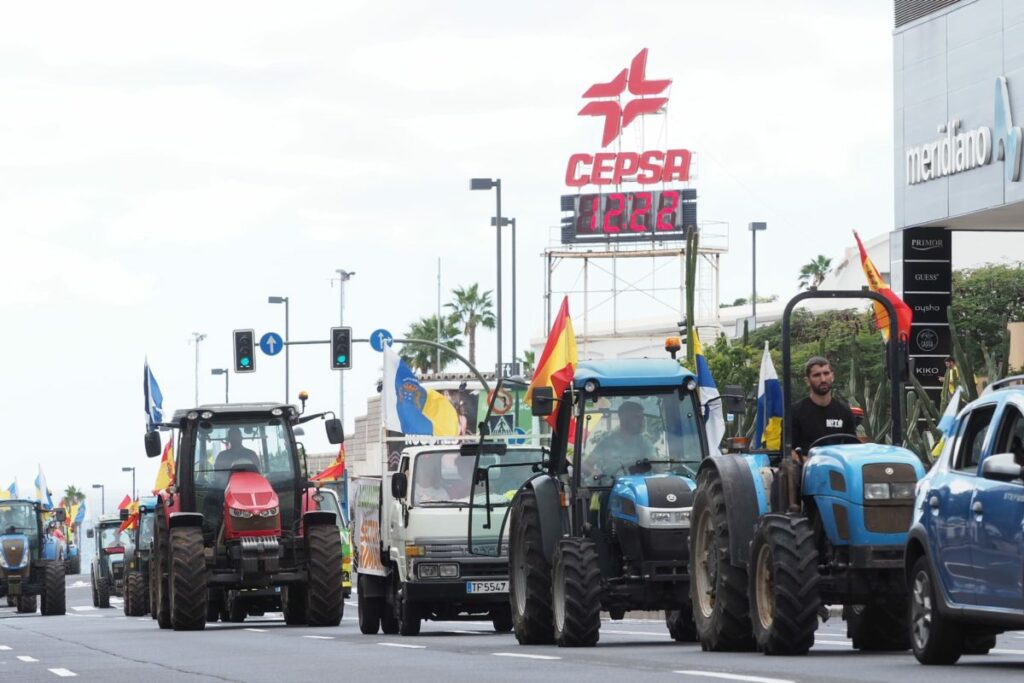 Agricoltori e allevatori hanno ‘invaso’ ieri le strade di Santa Cruz de Tenerife