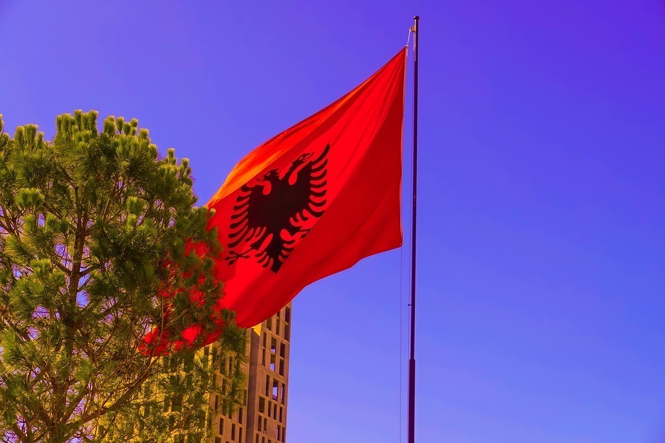 L’Italia ratifica l’accordo con il governo di Tirana per ospitare in Albania i richiedenti asilo