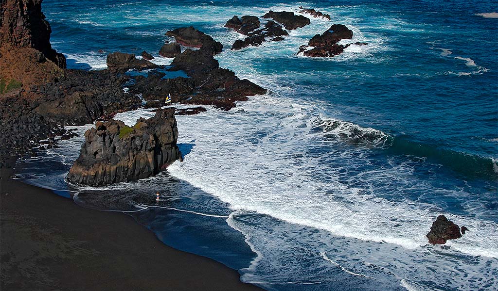 Mare troppo mosso, un comune di Tenerife ieri ha chiuso le sue spiagge