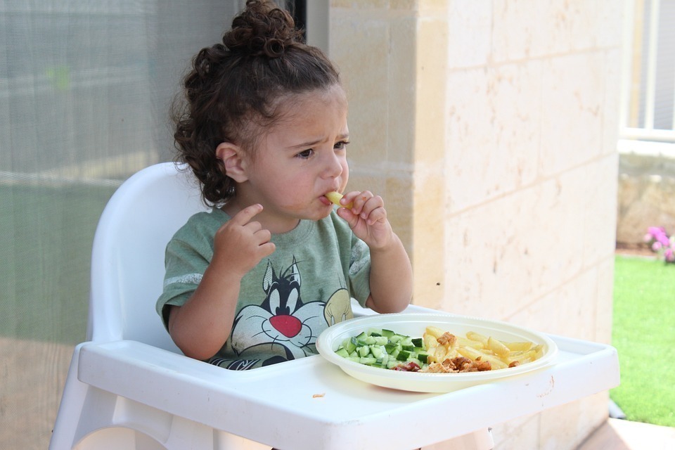 Ricercatori dell’Università di Tenerife scoprono residui plastici in puré e pappe per bambini