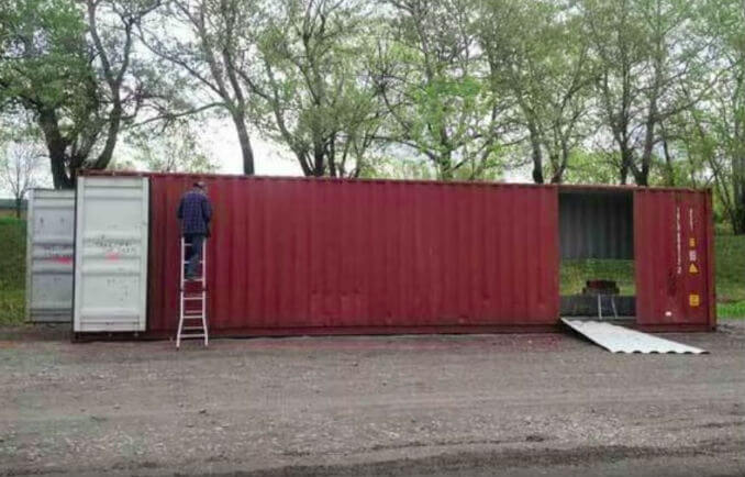 Una donna ha comprato quattro container e li ha trasformati in una bella casa