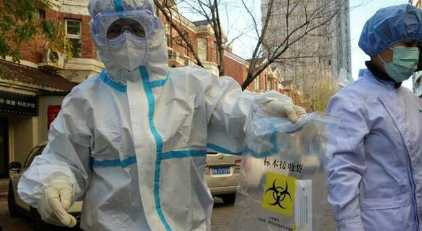 Cina, cosa sappiamo e come si manifesta il nuovo virus delle scimmie: «Sintomi spaventosi, mortalità all’80%».