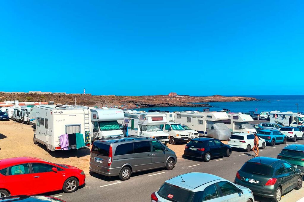 Caos caravan, il Comune di Arico chiede misure urgenti e critica “la indifferenza del Cabildo di Tenerife”