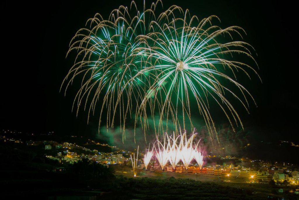 Fuochi d’artificio e tanto colore: Los Realejos si prepara per il suo grande giorno