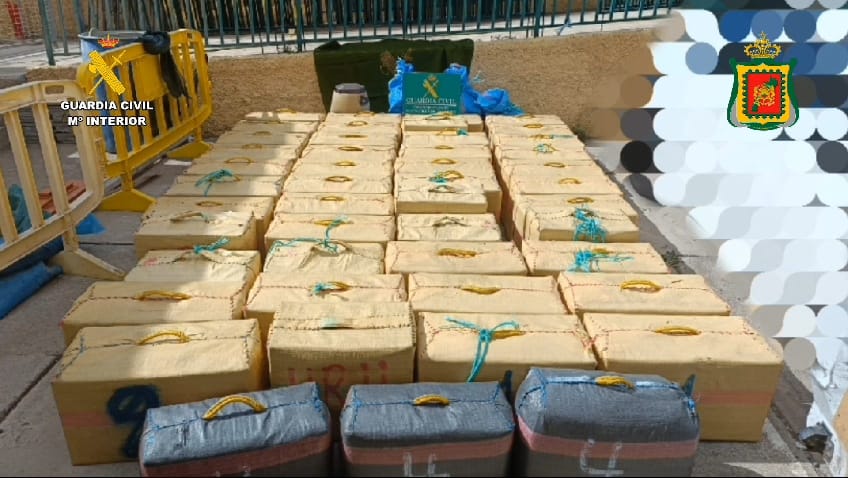 La Guardia Civil blocca un motoscafo con oltre 1.700kg di hashish lungo la costa di Tacoronte