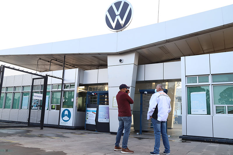 Crisi Volkswagen, l’azienda valuta tagli al personale e chiusure, maestranze in agitazione