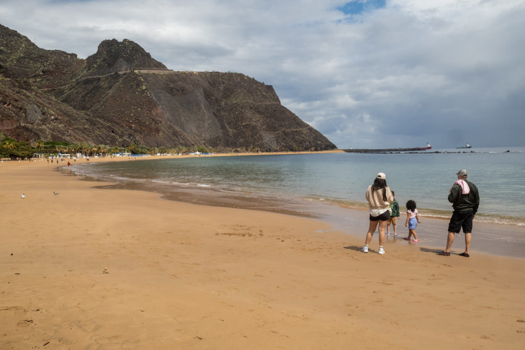 Propongono sanzionare chi non sorveglia i propri figli su spiagge e piscine delle Canarie