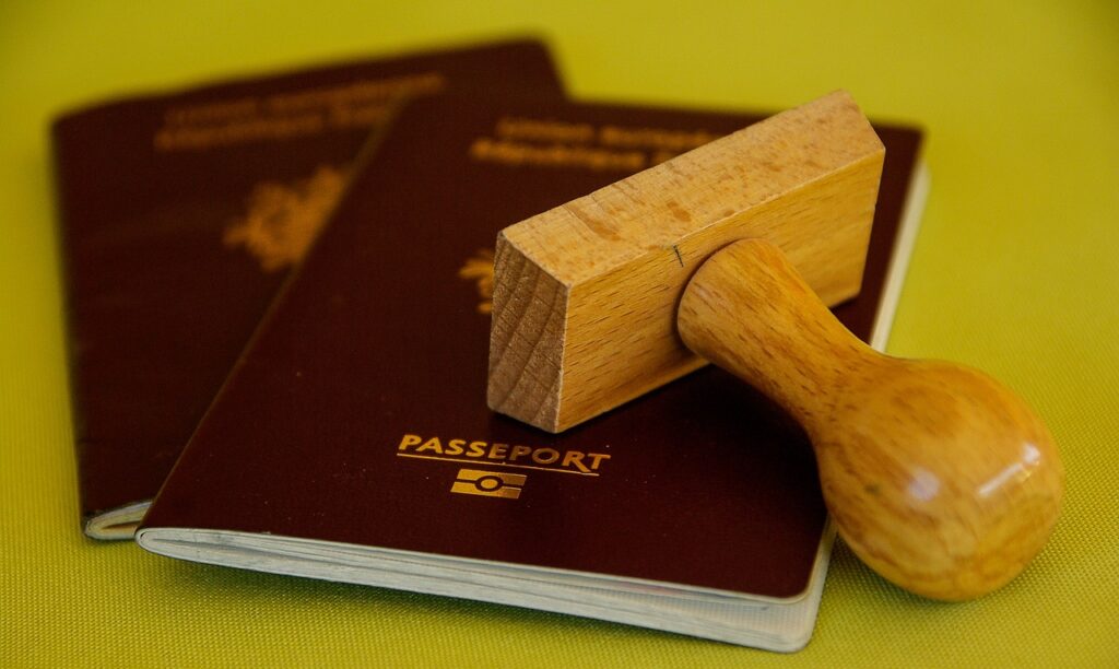 Arrestato uno straniero che ha cercato di entrare a Tenerife con un passaporto falso