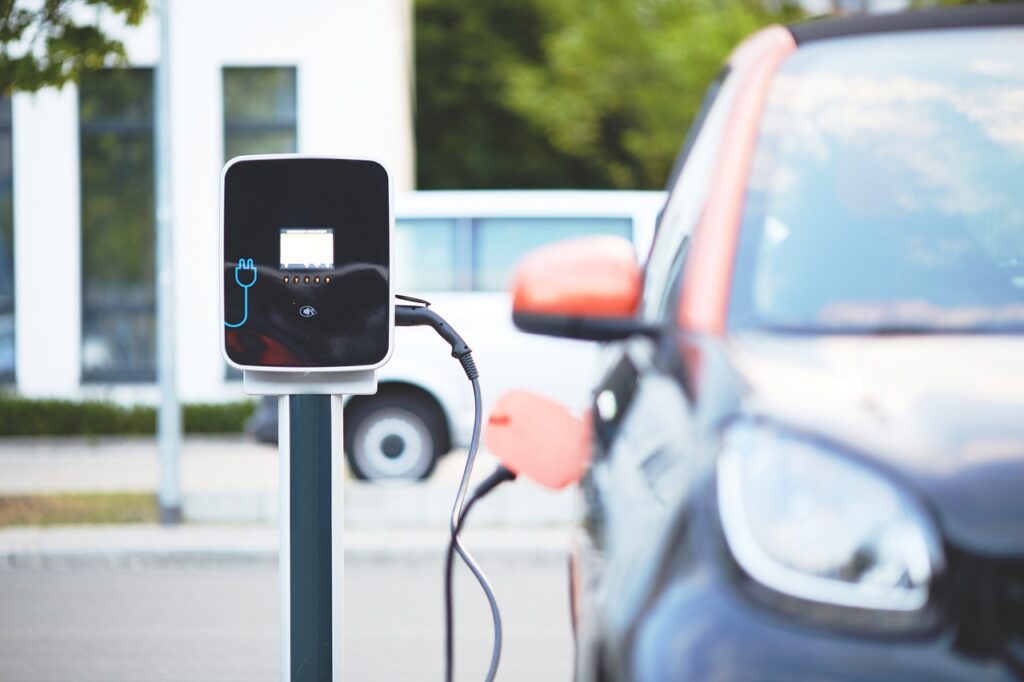 Germania: Crollo delle vendite di auto elettriche del 69% tra recessione e rifiuto dell’elettrico