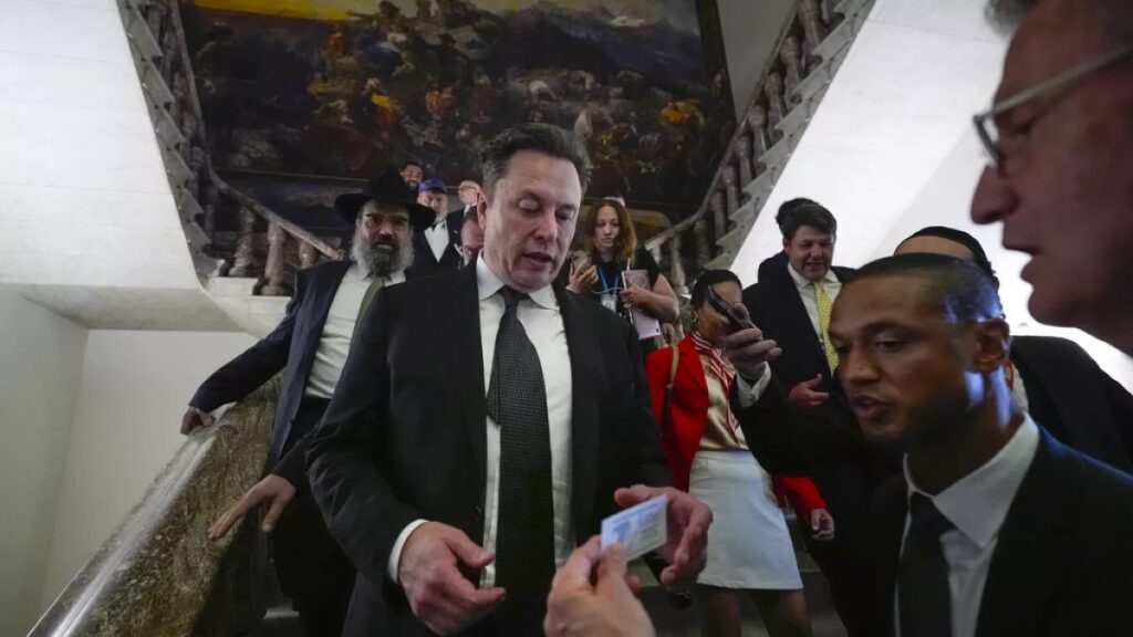 Unione Europea contro Elon Musk, il magnate: “mi vogliono censurare”