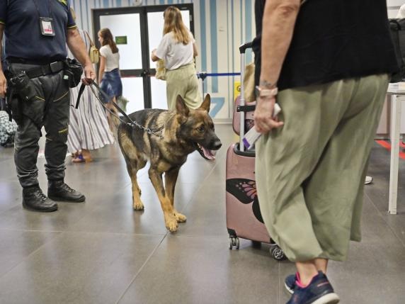 Italia, controlli serrati per chi ha debiti con lo Stato: sequestri immediati anche in aeroporto