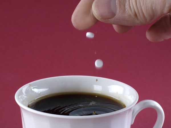 Zucchero bianco, di canna, panela, stevia o saccarina: qual è l’opzione migliore?