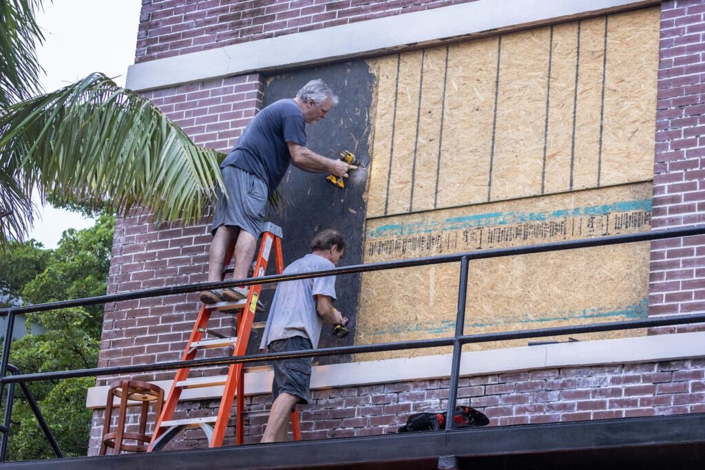 Uragano Milton, in Florida oltre 5 milioni di ordini di evacuazione: attesi venti fino a 250km/h