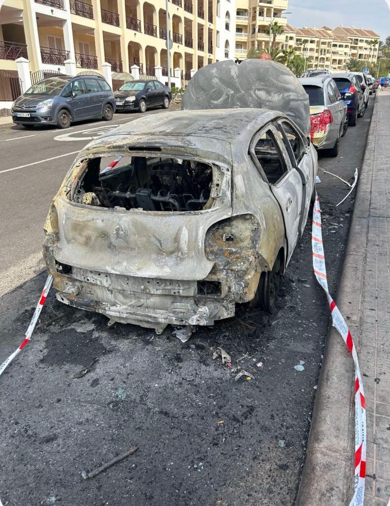 Nuovo episodio di auto in sosta data alle fiamme a Los Cristianos